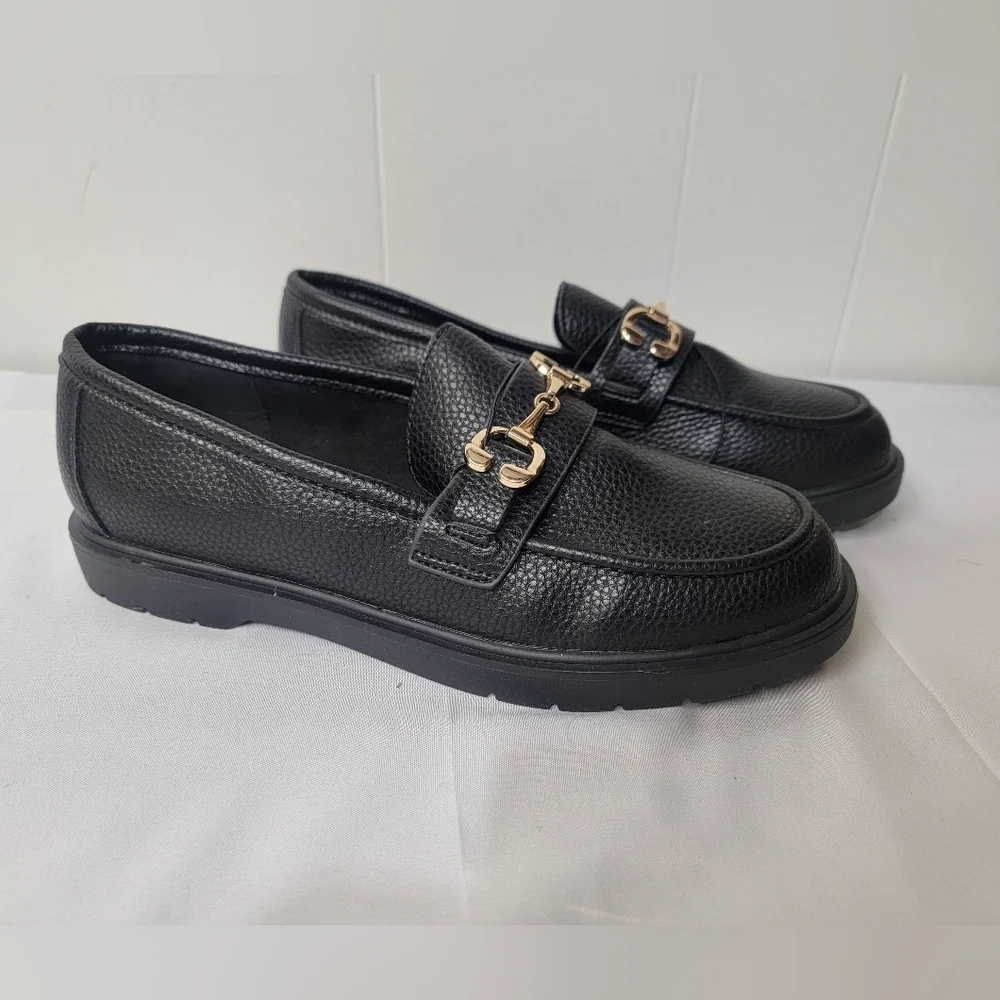Areosoles Brayla Black Pebbled Loafer Womens Size 7.5 Goldtone Hardwear